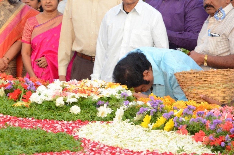 NTR Family Members at NTR Ghat Photos - 28 / 102 photos