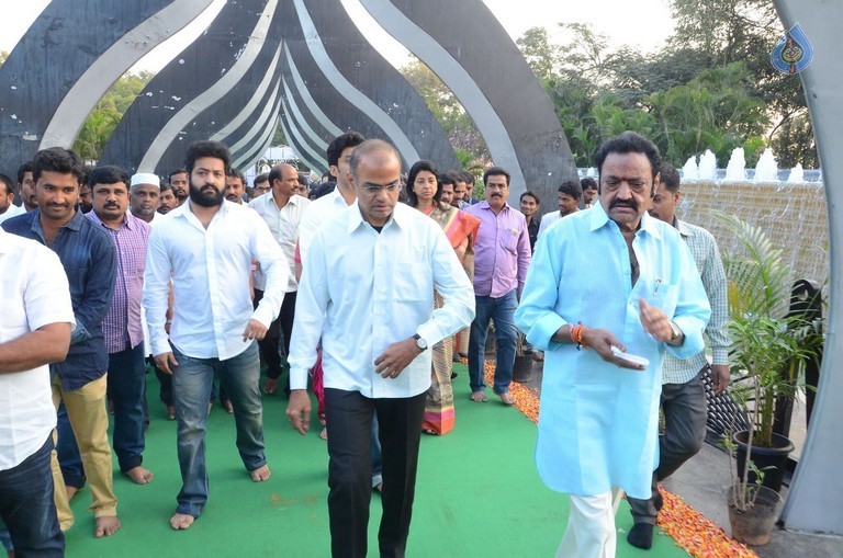 NTR Family Members at NTR Ghat Photos - 34 / 102 photos