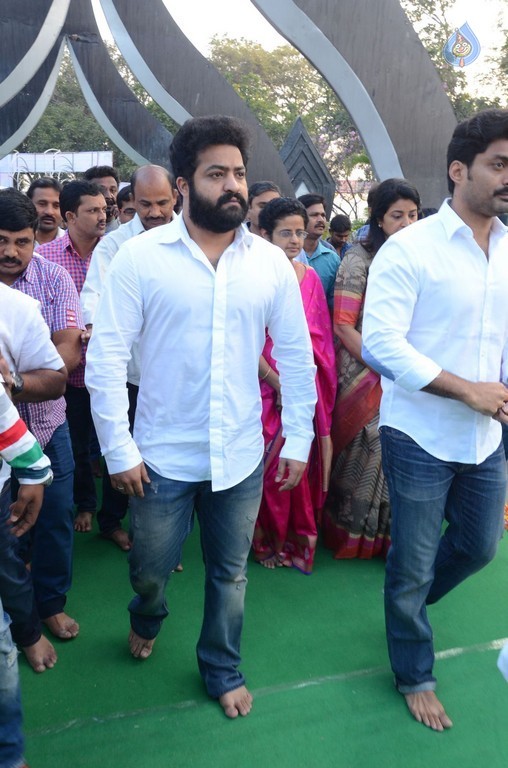 NTR Family Members at NTR Ghat Photos - 49 / 102 photos