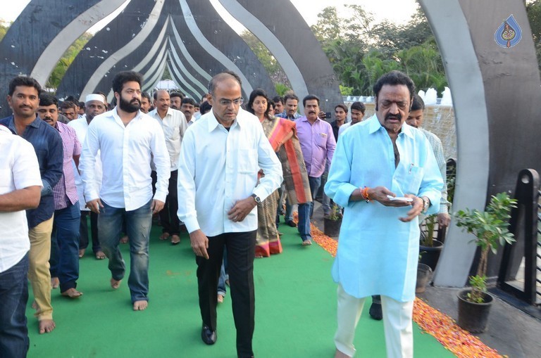 NTR Family Members at NTR Ghat Photos - 54 / 102 photos