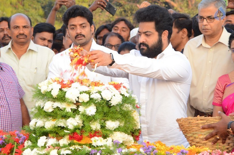 NTR Family Members at NTR Ghat Photos - 66 / 102 photos