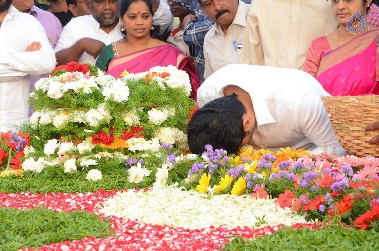 NTR Family Members at NTR Ghat Photos - 72 / 102 photos