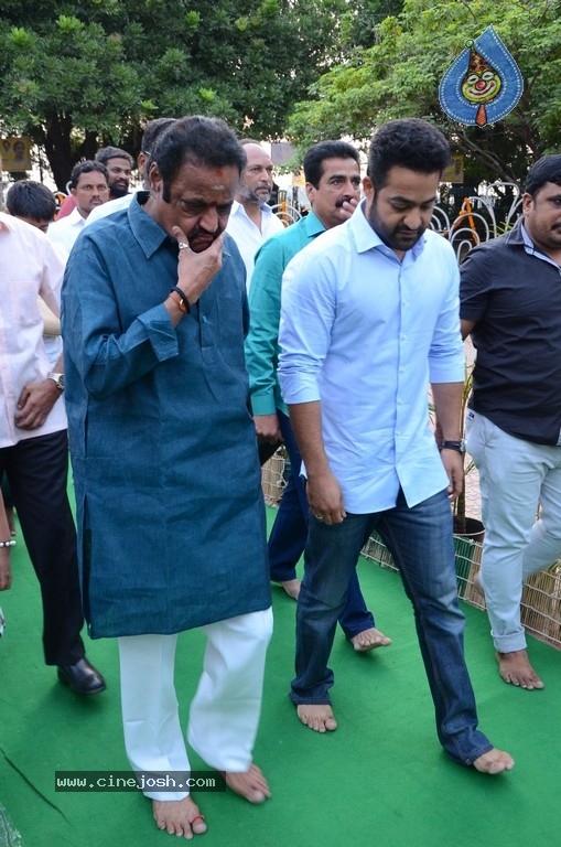 NTR Family Members Pay Tribute at NTR Ghat - 48 / 100 photos