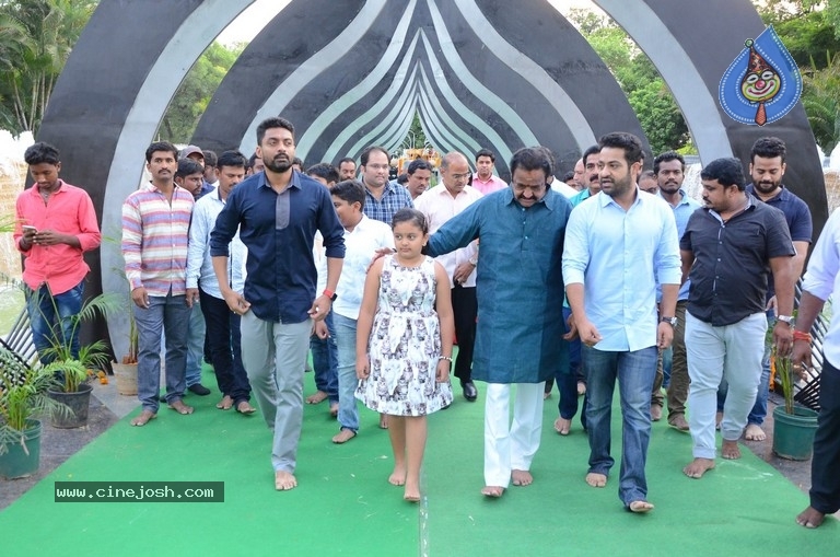 NTR Family Members Pay Tribute at NTR Ghat - 49 / 100 photos