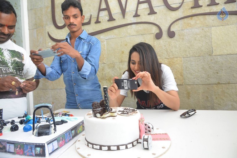 Rakul Birthday Celebrations - 40 / 54 photos