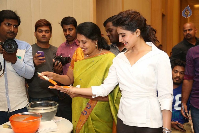 Samantha at Maxcure Hospitals Organs Donation Event - 9 / 53 photos