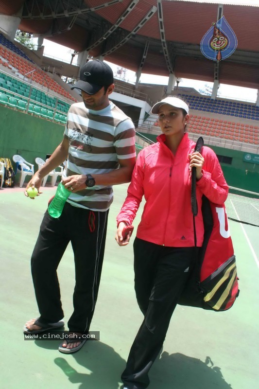 Sania Mirza n Shoaib Malik at LB Stadium - 5 / 15 photos