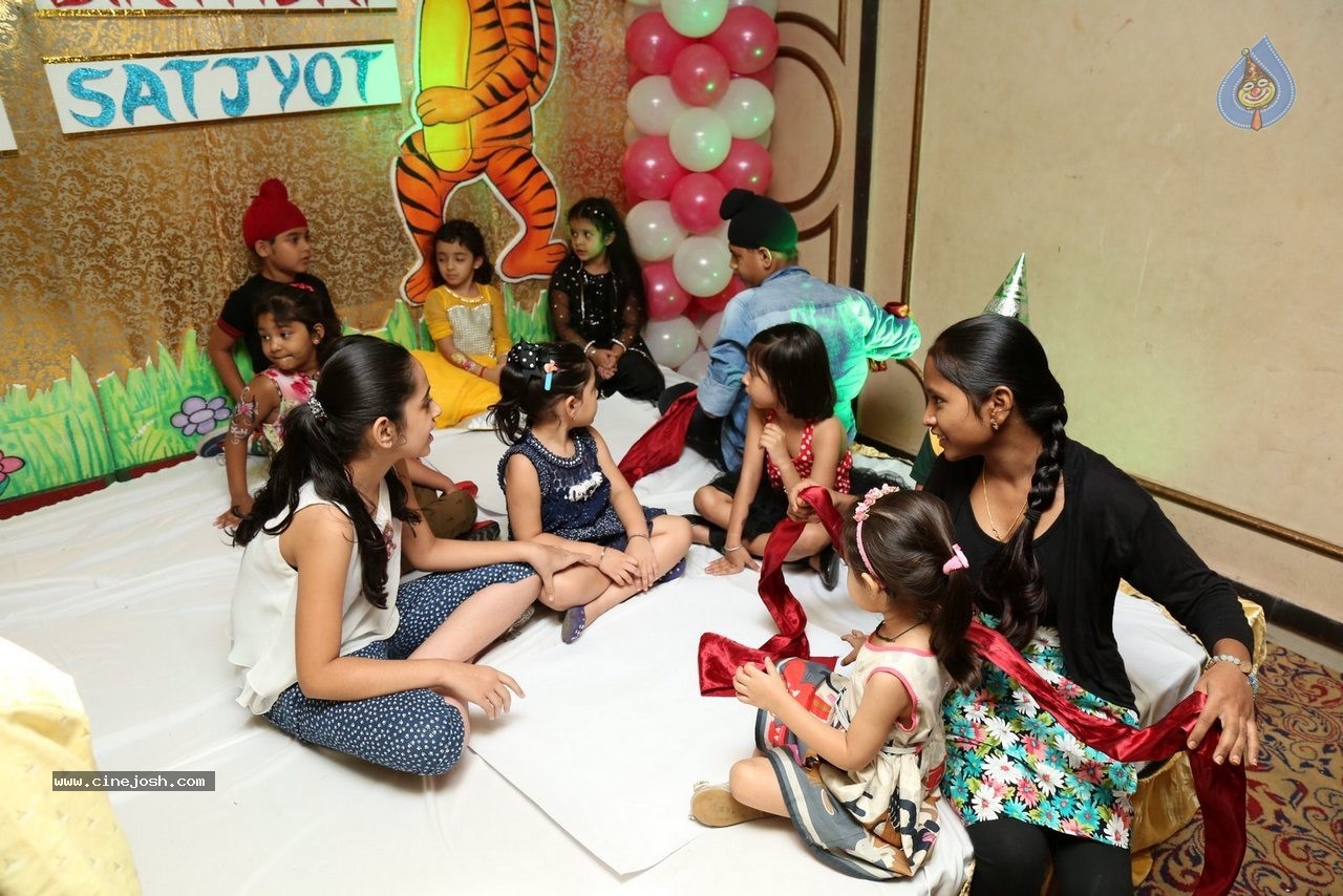 Satjyot Birthday Party - 44 / 190 photos