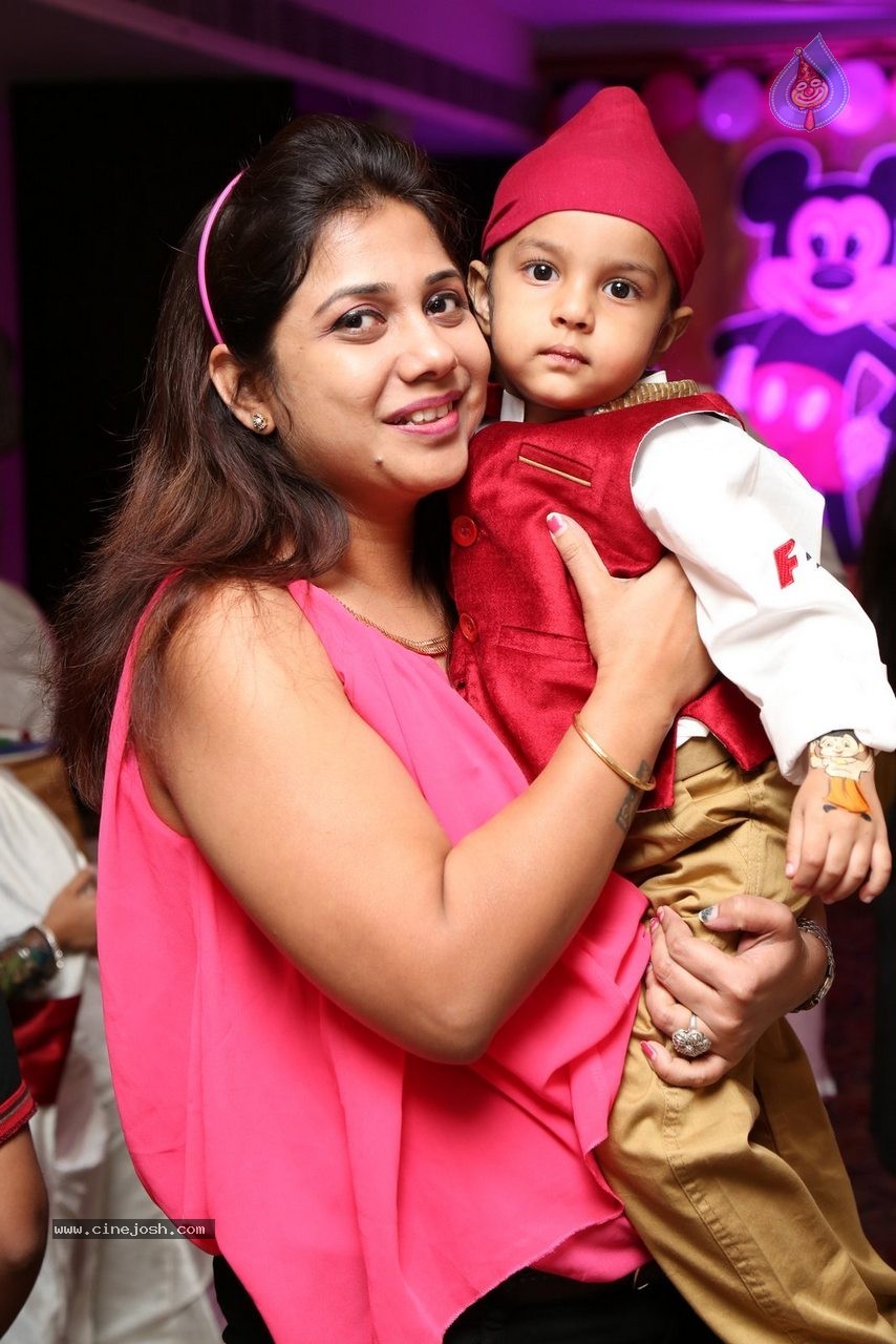 Satjyot Birthday Party - 112 / 190 photos