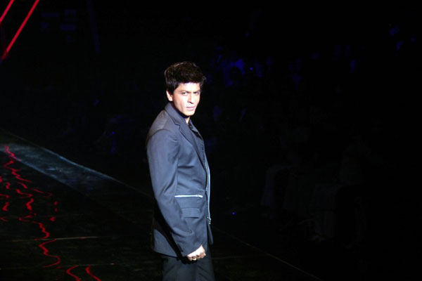 SRK Ranbir Imran walk the ramp at HDIL Couture Week  - 3 / 20 photos