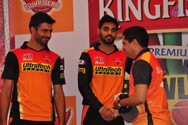 Sunrisers Team at Inorbit Mall - 28 / 28 photos