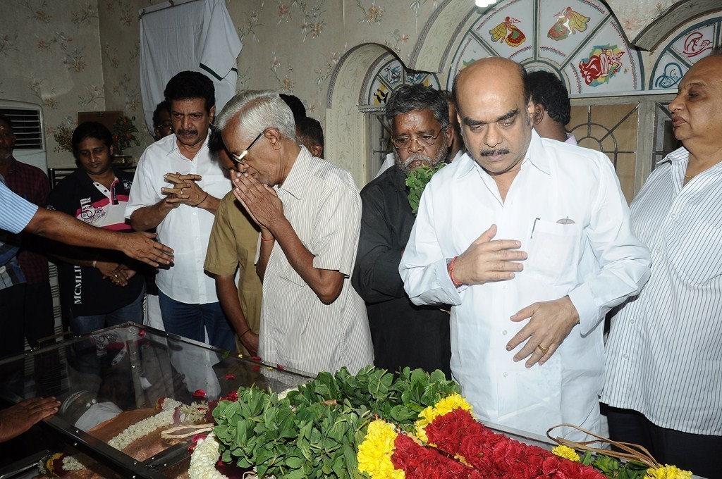 Tamil Director Ramanarayanan Condolences Photos 2 - 26 / 41 photos