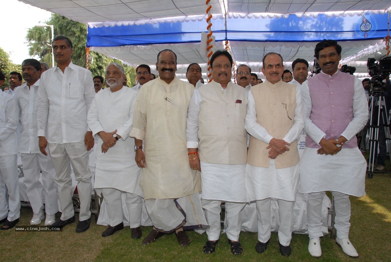 Telangana New Ministers Wearing Ceremony Photo 8 of 33