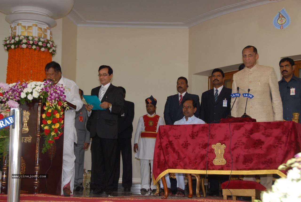 Telangana New Ministers Wearing Ceremony - 22 / 33 photos