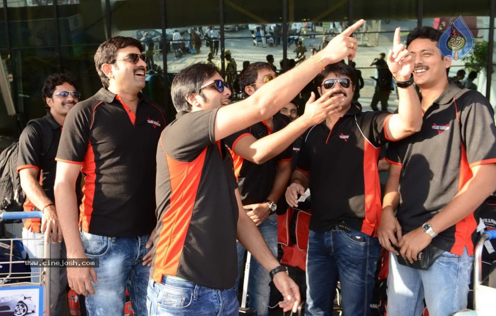 Telugu Warriors team at Pune - 1 / 17 photos