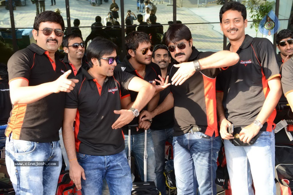 Telugu Warriors team at Pune - 3 / 17 photos