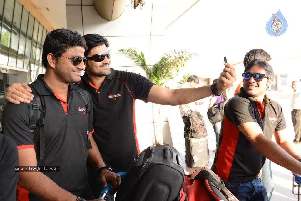 Telugu Warriors team at Pune - 11 / 17 photos