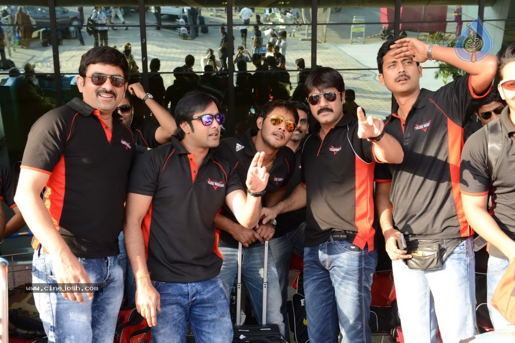 Telugu Warriors team at Pune - 14 / 17 photos