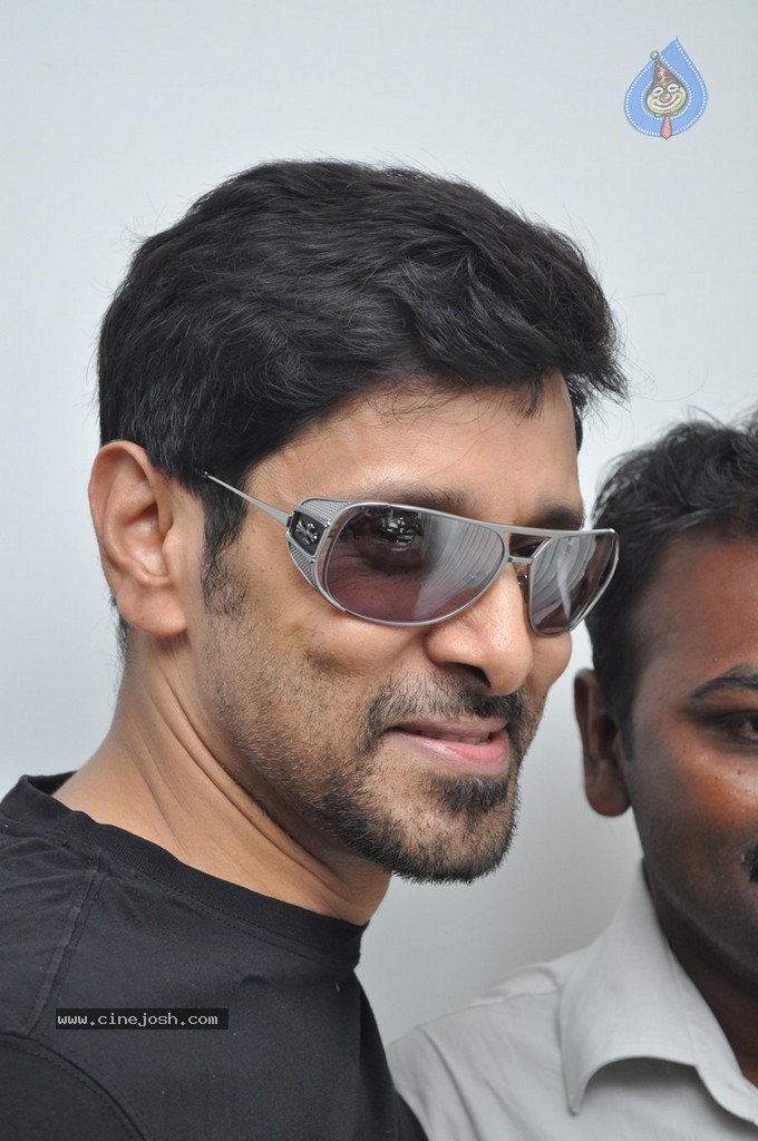 Vikram Inaugurates The Body Studio Gym - 11 / 21 photos