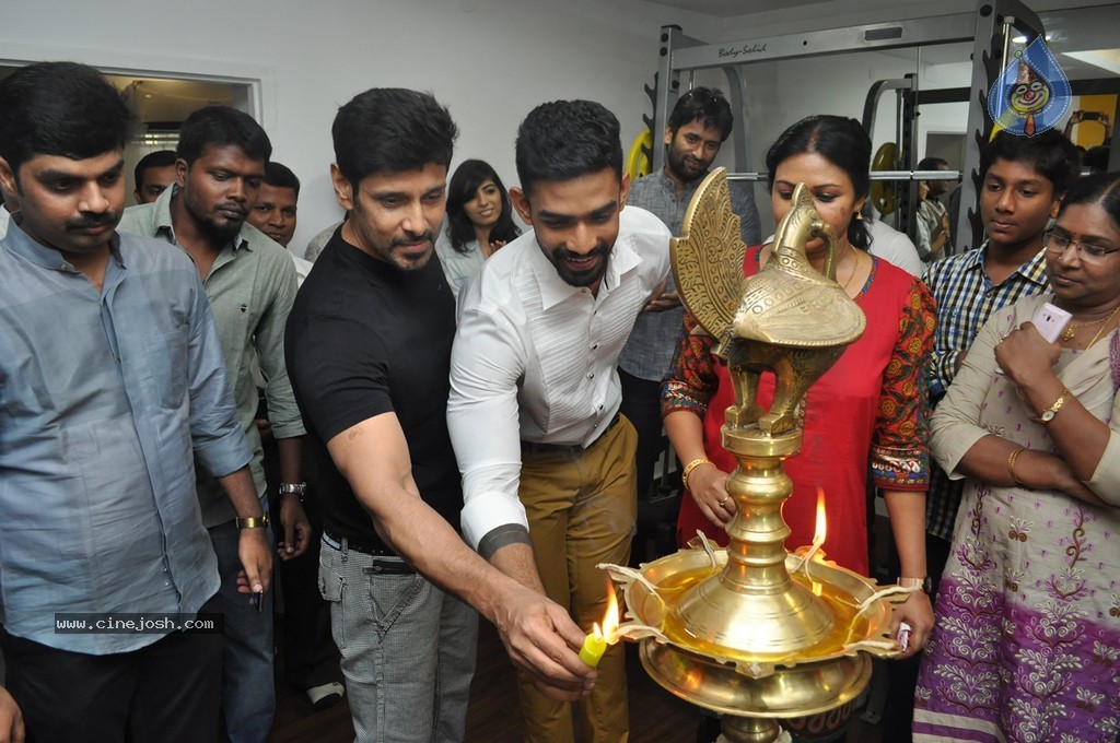 Vikram Inaugurates The Body Studio Gym - 13 / 21 photos