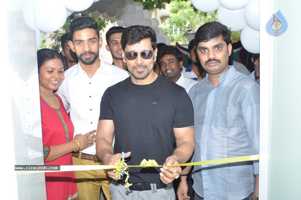 Vikram Inaugurates The Body Studio Gym - 20 / 21 photos