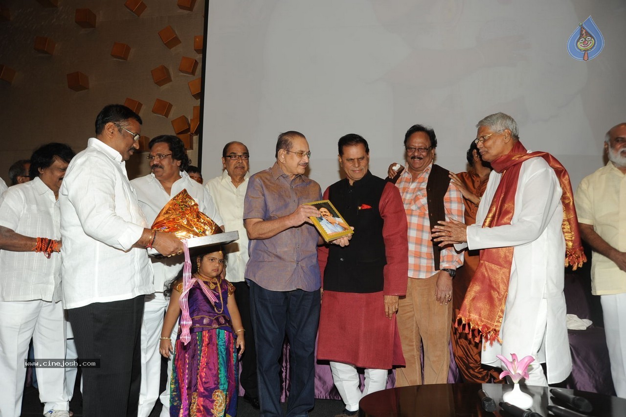 Vishwa Vijetha Vijayagadha Book Launch - 76 / 145 photos
