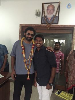 Karnataka Fans meet Prabhas - 29 of 39