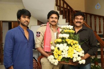 Pawan Kalyan meets Chiranjeevi - 40 of 74