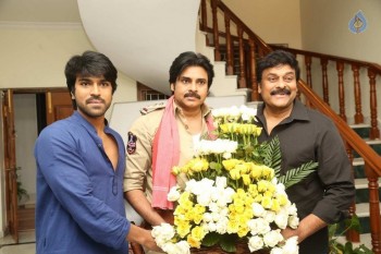 Pawan Kalyan meets Chiranjeevi - 50 of 74