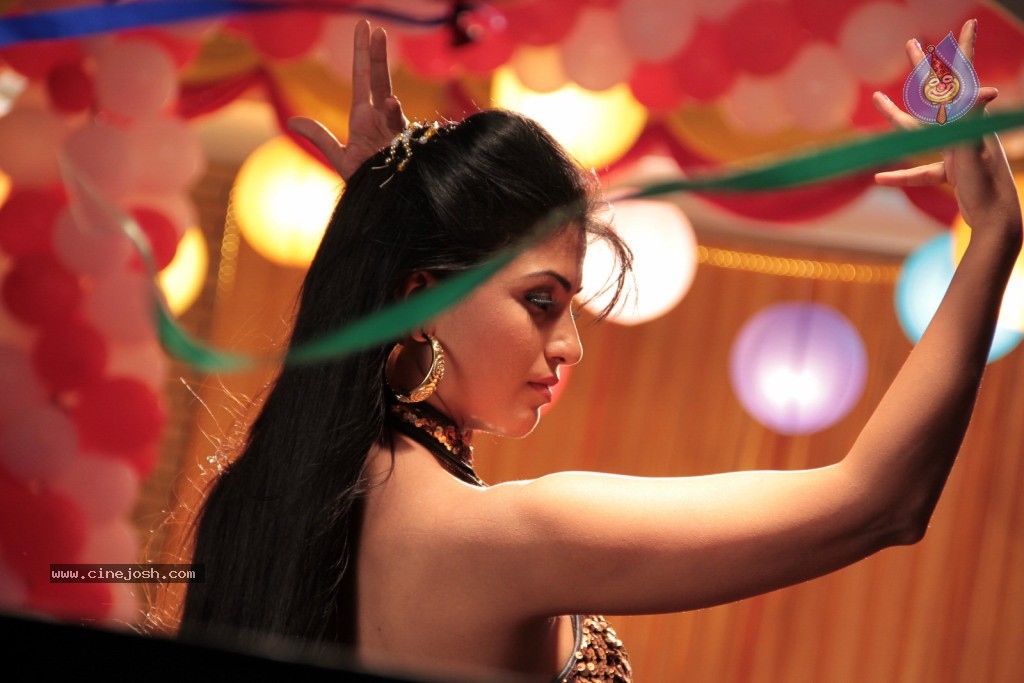 Aarti Puri Item Song Stills - 36 / 69 photos