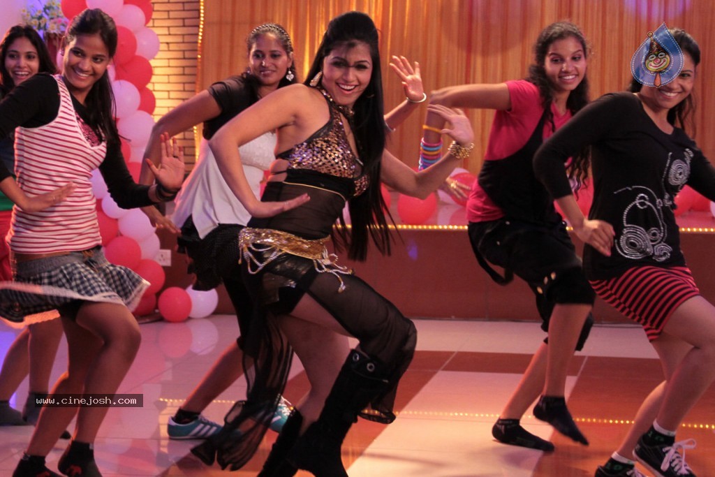 Aarti Puri Item Song Stills - 41 / 69 photos