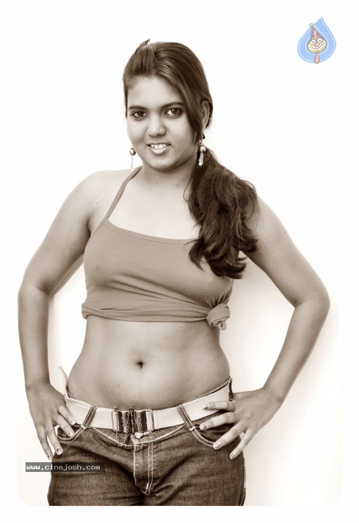 Aashi Hot Photos - 9 / 23 photos