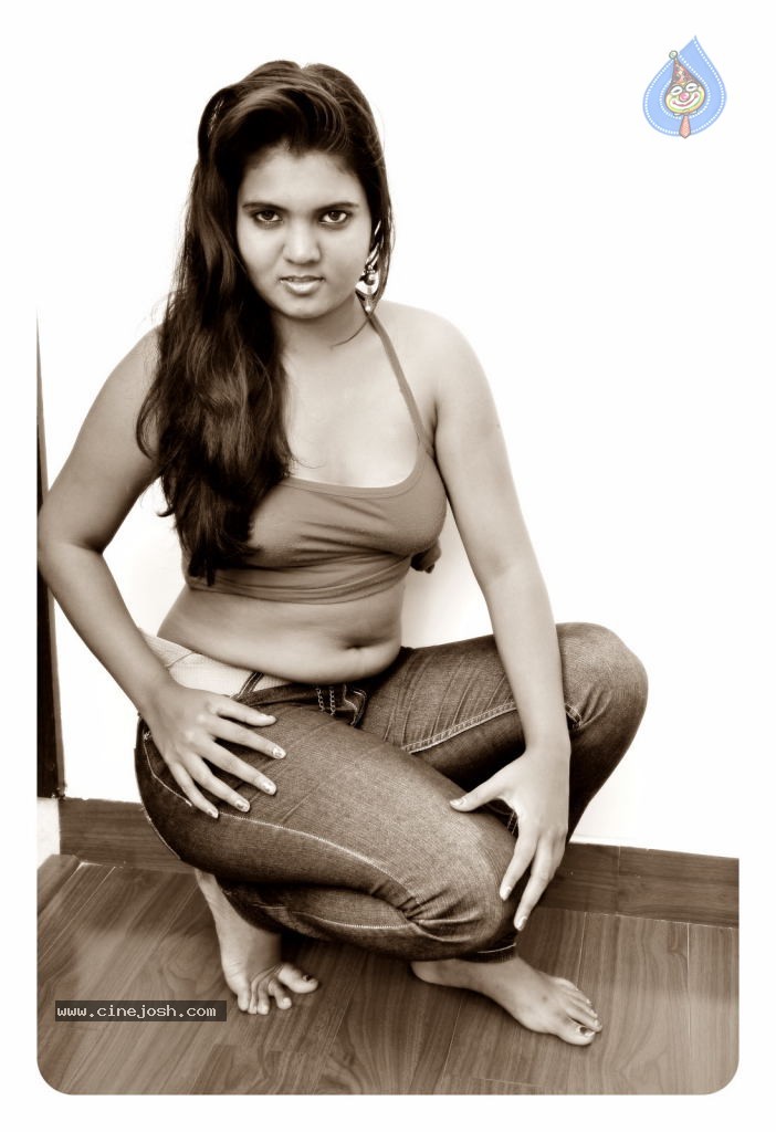 Aashi Hot Photos - 12 / 23 photos