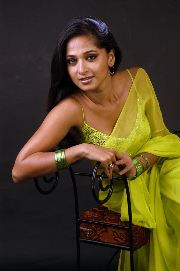 Anushka Hot - 59 / 111 photos