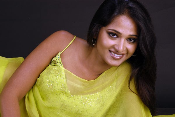 Anushka Hot - 105 / 111 photos