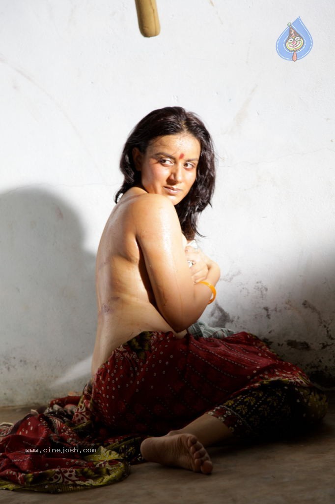 Miss Pooja Xxx Hd - Dandupalya Movie Hot Stills - Photo 5 of 13