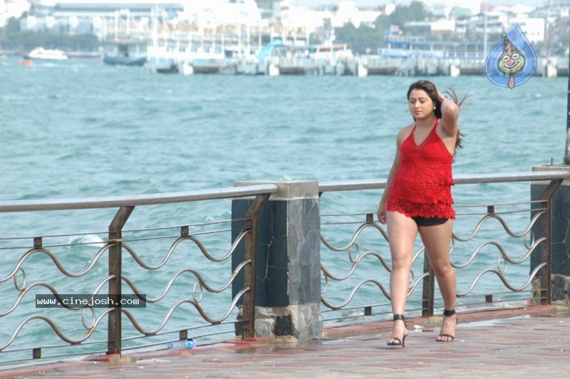 Farah Khan Spicy Gallery - 37 / 92 photos