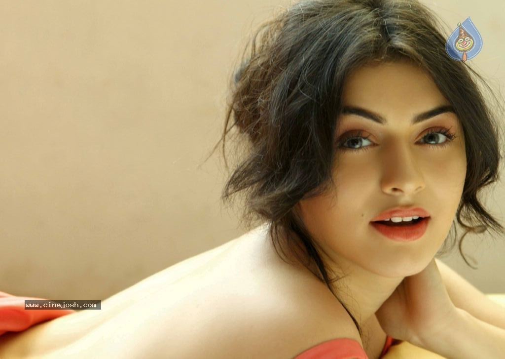 Hansika Latest Stills - 24 / 32 photos