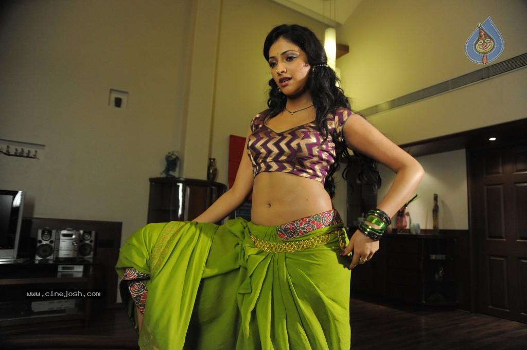 Haripriya Hot Photos - 3 / 60 photos