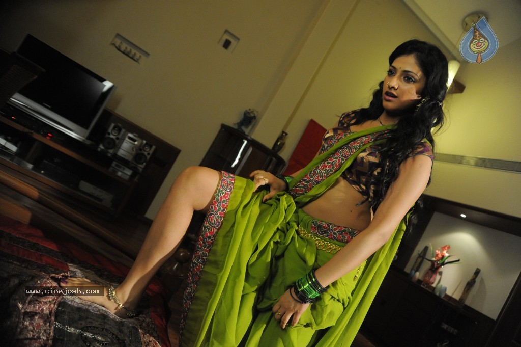 Haripriya Hot Photos - 15 / 60 photos