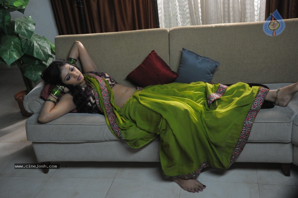 Haripriya Hot Photos - 38 / 60 photos