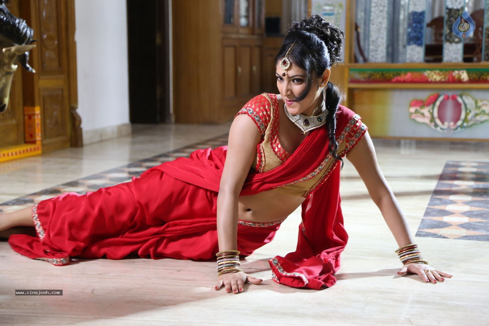 Haripriya Hot Pics - 56 / 92 photos