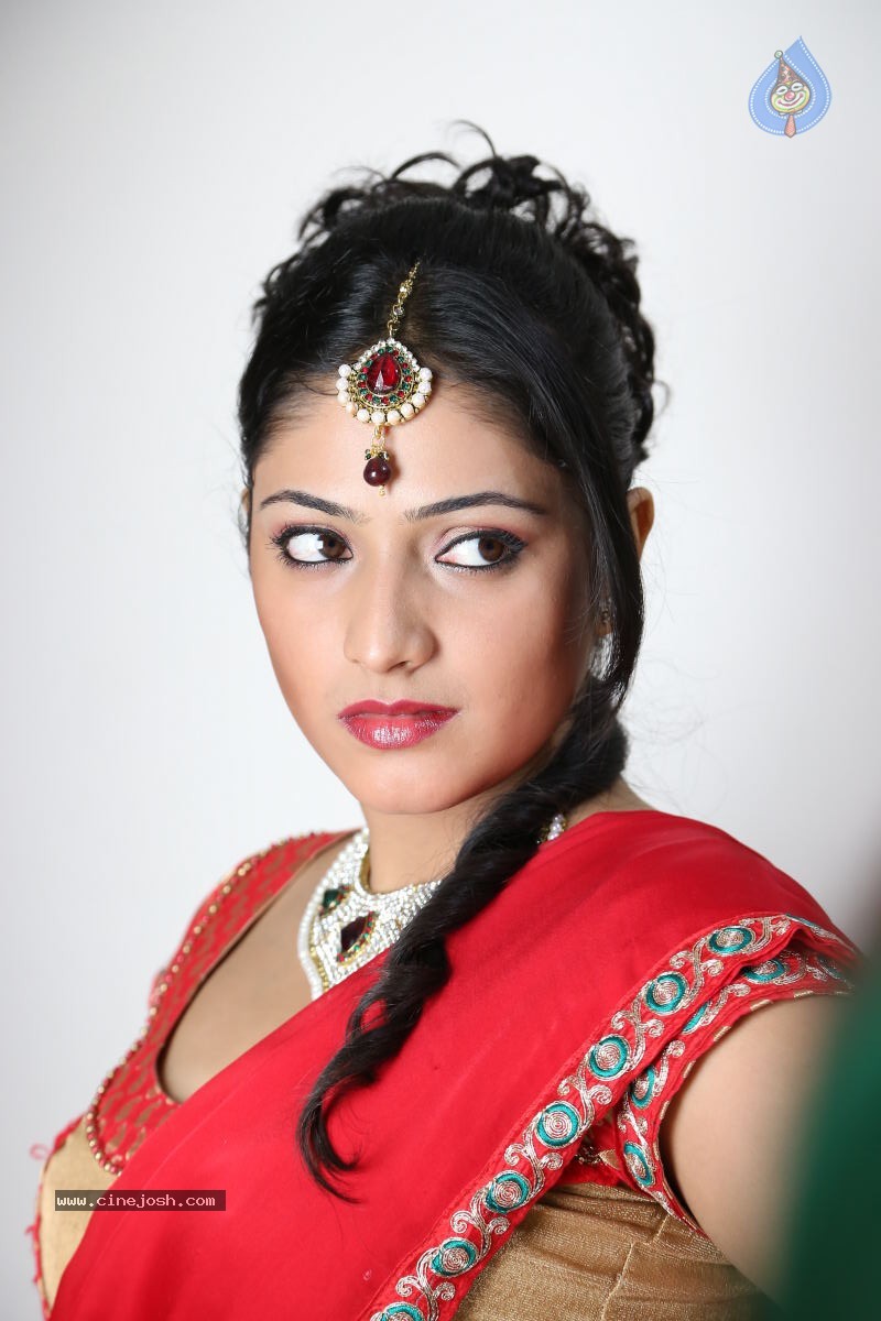 Haripriya Hot Pics - 67 / 92 photos