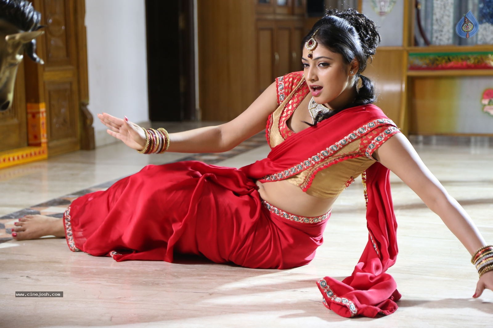 Haripriya Hot Pics - 78 / 92 photos