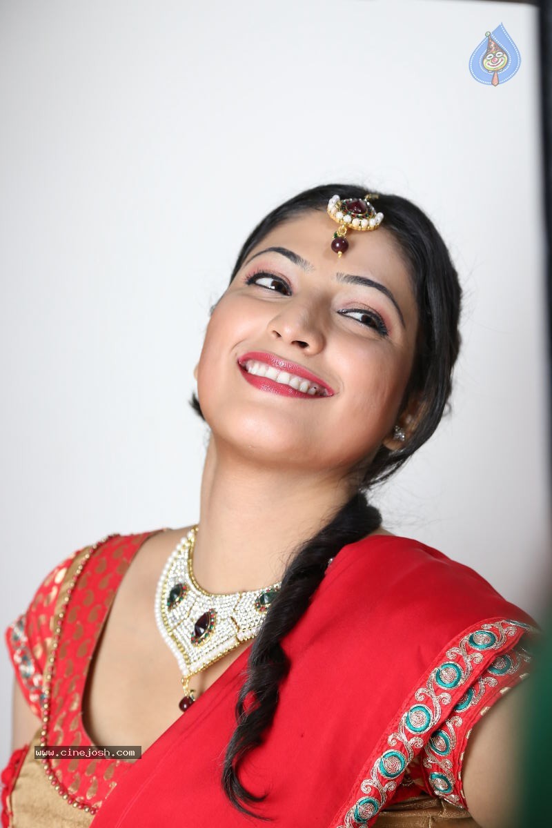 Haripriya Hot Pics - 84 / 92 photos