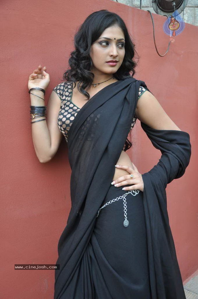 Haripriya stills - 17 / 81 photos