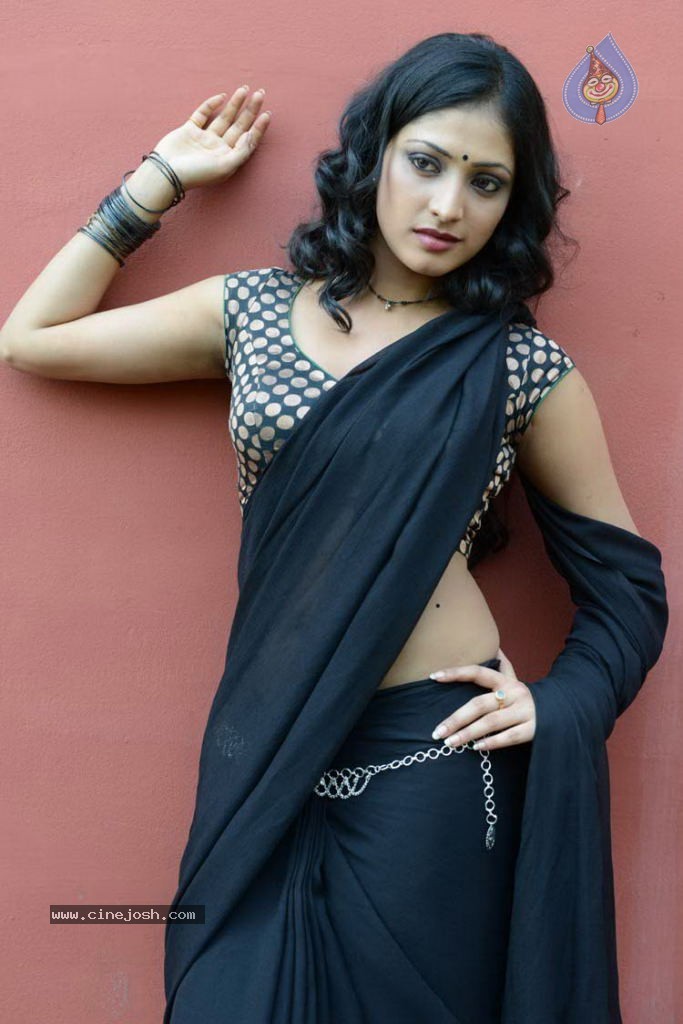 Haripriya stills - 28 / 81 photos