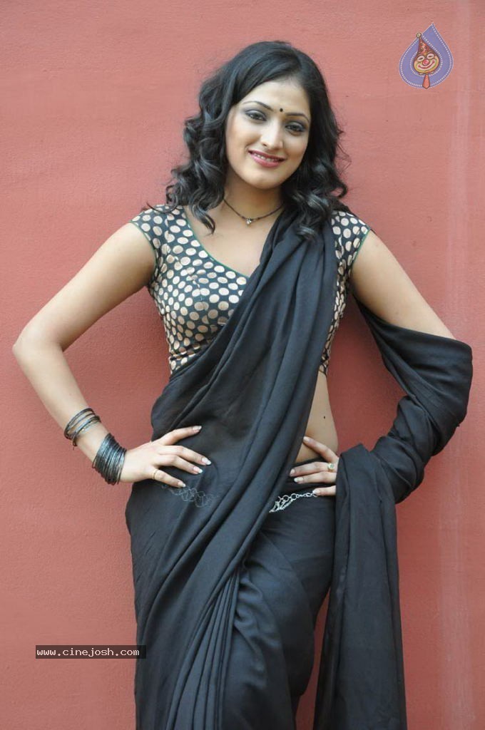 Haripriya stills - 66 / 81 photos