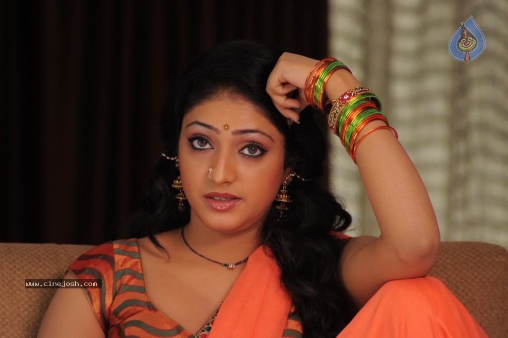 Haripriya Spicy Pics - 31 / 79 photos