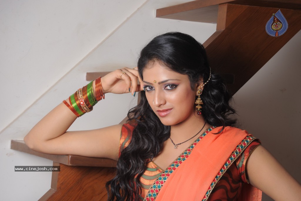 Haripriya Spicy Pics - 39 / 79 photos